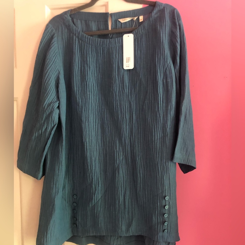 With tags.. Soft Surroundings crinkle cut marine blue tunic